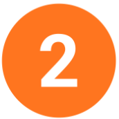 Gain de temps Sablier en verre transparent avec du sable doré, arrière-plan flou de montres.