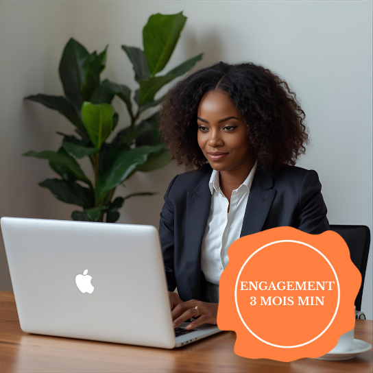 Forfait avec engagement Femme en costume travaillant sur un ordinateur portable sur une table en bois.
